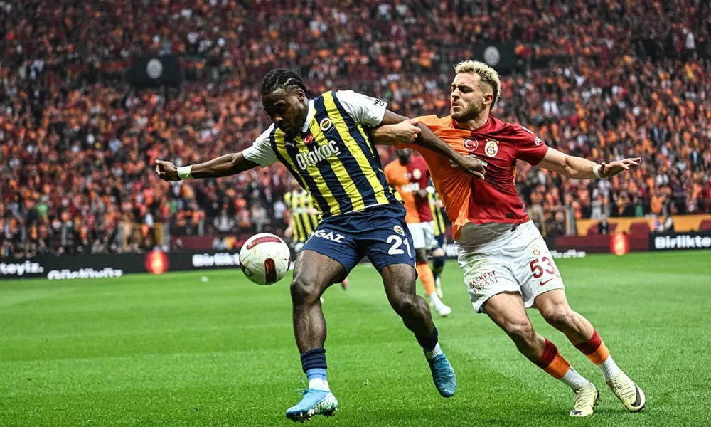 Geçen sezon oynanan Galatasaray-Fenerbahçe derbisinin ardından çıkan olaylara ilişkin Fenerbahçe Spor Kulübü'nün şikayeti üzerine başlatılan soruşturmada, Galatasaraylı futbolcu Muhammed Kerem Aktürkoğlu ve iki kişi hakkında takipsizlik kararı verildi. İstanbul Cumhuriyet Başsavcılığı tarafından verilen kararda, şikayet dilekçesinde belirtilen iddialara dair somut bir delil bulunamadığı belirtildi. Ayrıca, Fenerbahçe bayrağının gasbedildiği iddiası da kamera kayıtlarında doğrulanamadı. Bu süreçte, Galatasaray'a yönelik şikayetler düşerken, maç sonrasında çıkan olaylara karışan bazı Fenerbahçe oyuncuları ve yöneticileri hakkında iddianame hazırlandı. İddianamede, 5 kişi için "kasten yaralama" ve "spor alanlarında taşkınlık yapılması" gibi suçlardan hapis cezası talep edildi. Fenerbahçe Başkanı Ali Koç ve diğer bazı isimler için ise takipsizlik kararı verildi.